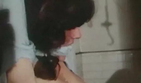 Chân tay giúp hen tai nhat ban đối phó với đờm giữa hai chân.