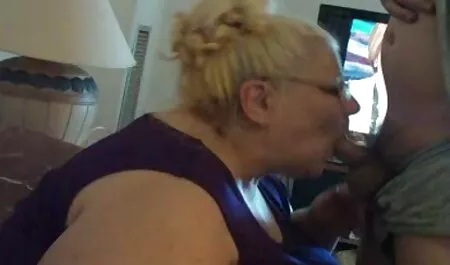 Ba cô gái có một cuộc tai phim set nhat ban truy hoan trong hồ bơi