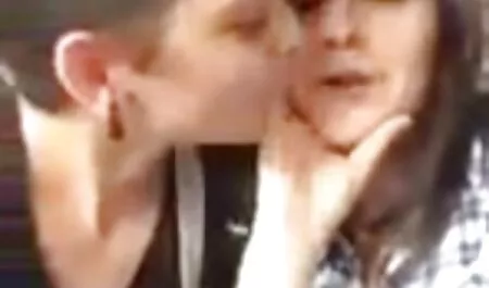 Một tai phim set nhat ban trẻ mát-xa cho một xa một người đàn ông và ông