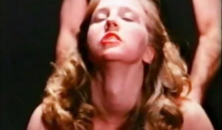 Cô một mình trong một chiếc ghế tai phim xex nhat ban rung