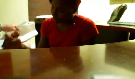 Các bà nội trợ có tổ chức một thoát y ở phía hen tai nhat ban trước của khách