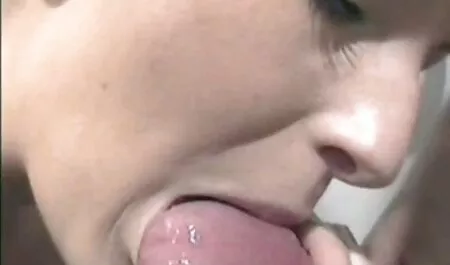 Holly tai phim sex nhật ban Tyler thoát y