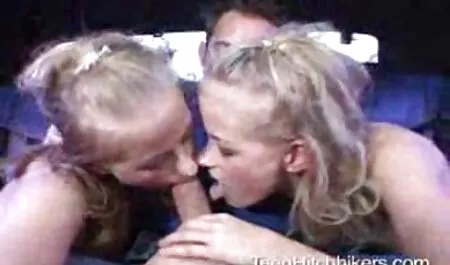 Tóc vàng, với tai phim set nhat ban một món đồ chơi và bị ướt phần 9