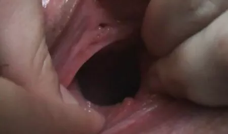 Nga, người giúp tai phim sec nhat việc đánh vào chủ nhân của ngôi nhà và bắt đầu chết tiệt