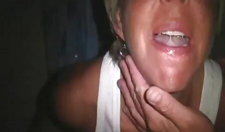 Chàng hài lòng các cô gái tai sex nhat ban tóc vàng với lưỡi của mình